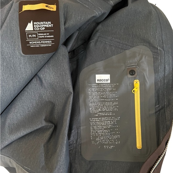 Mountain Equipment Coop  ladies raincoat. - Picture 5 of 6